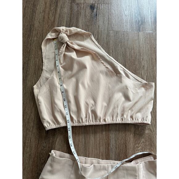 Beige One-Shoulder Crop Top and Pleated Shorts Set  Size Large - Picture 7 of 8